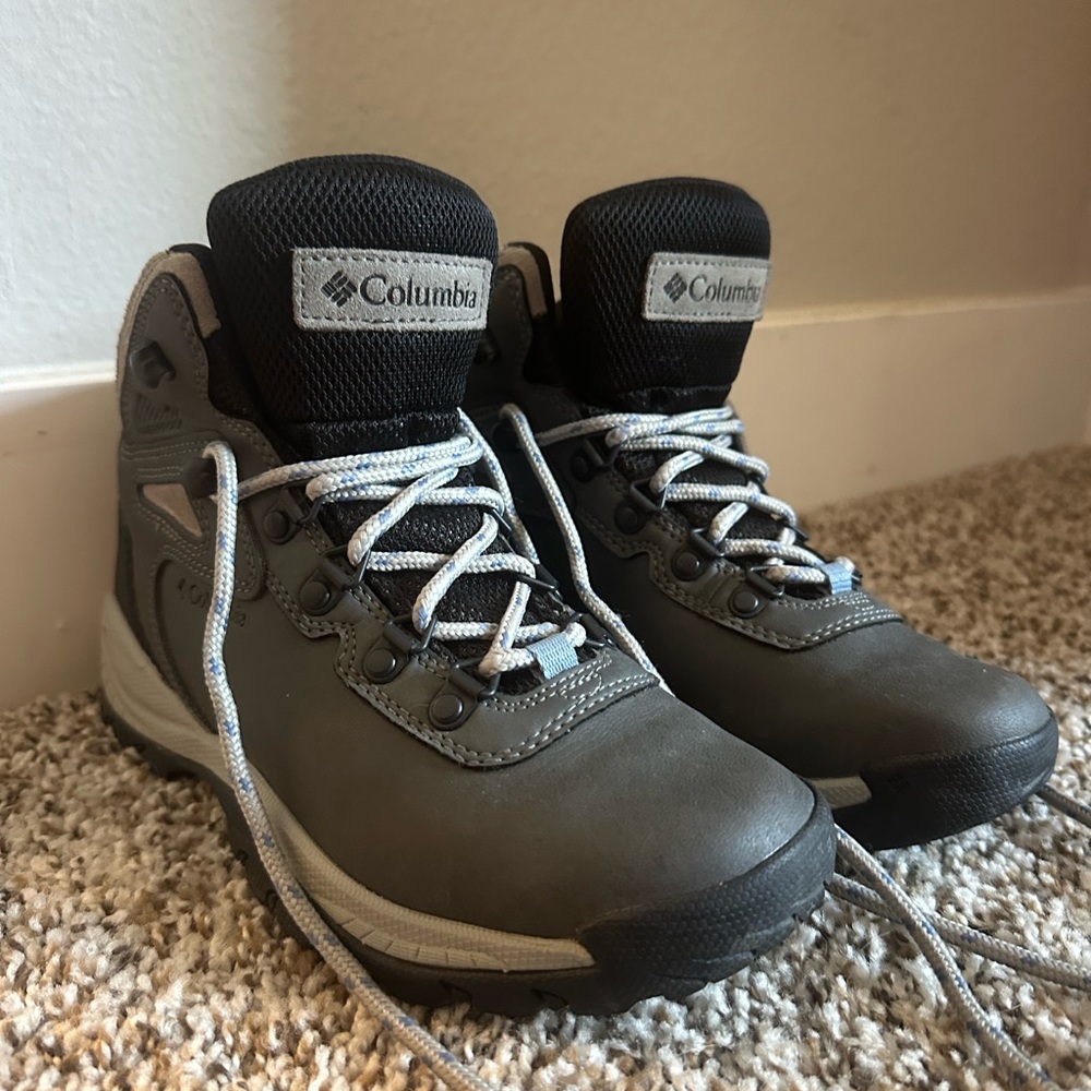 Columbia Women's Hiking Boots - Size 6
